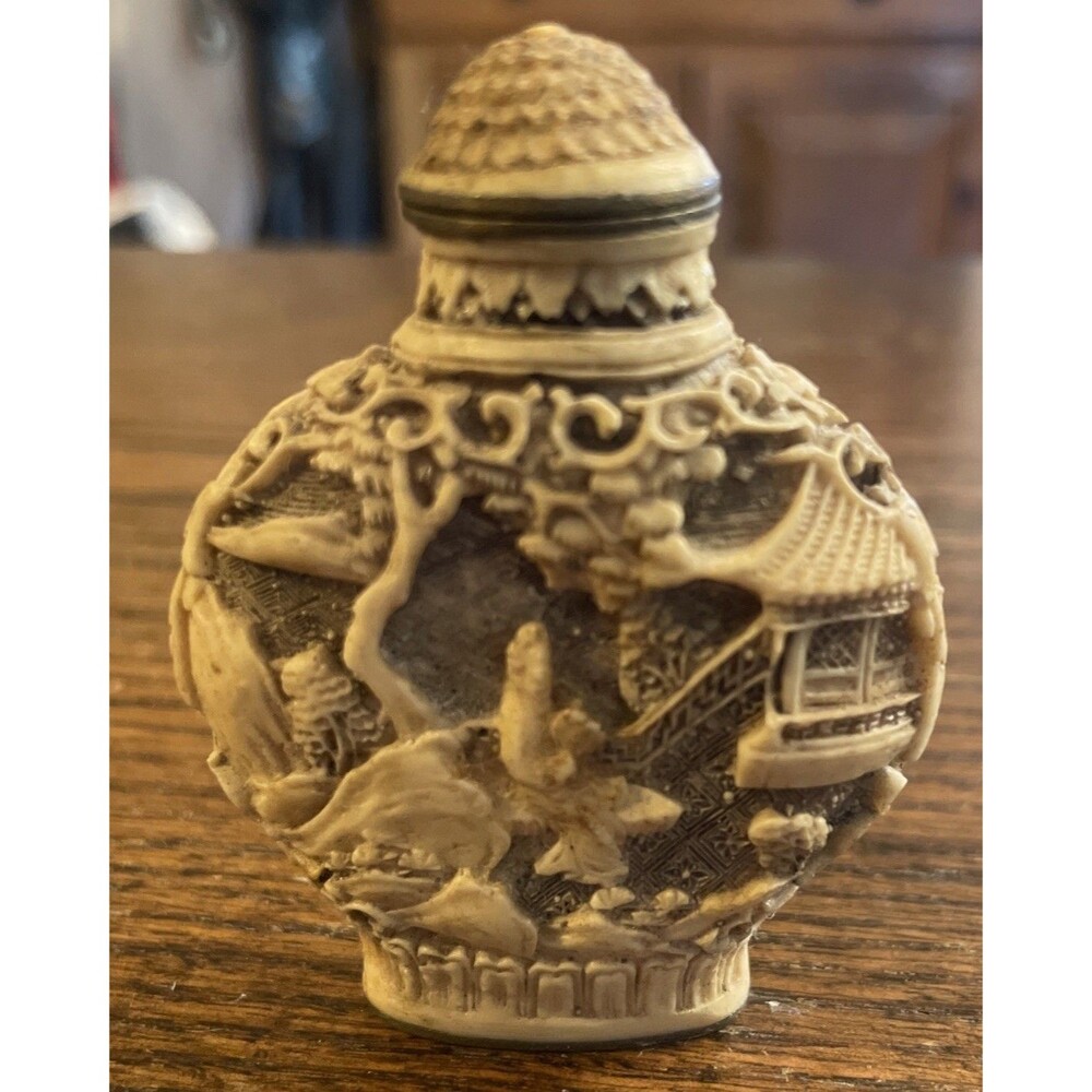 Chinese Hand carved snuff bottle White Resin Raised Textured